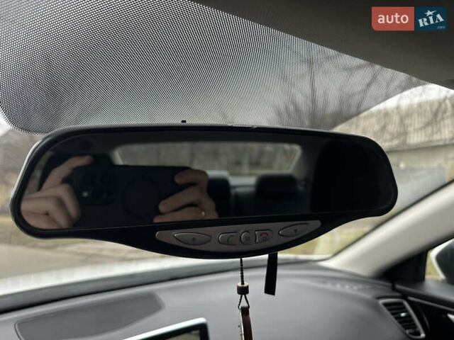 Белый Мазда 3, объемом двигателя 2 л и пробегом 173 тыс. км за 8700 $, фото 48 на Automoto.ua