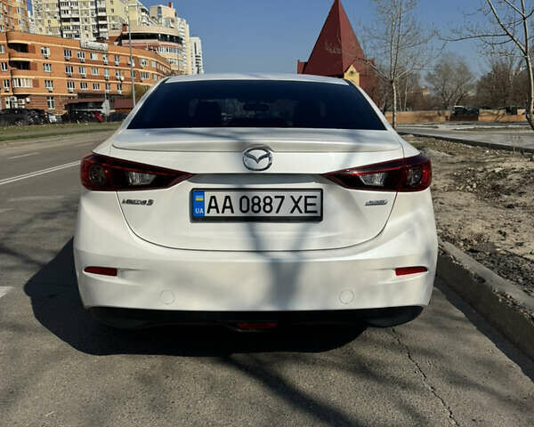 Белый Мазда 3, объемом двигателя 1.5 л и пробегом 140 тыс. км за 10900 $, фото 3 на Automoto.ua
