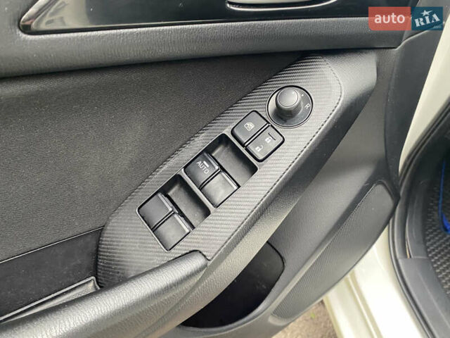 Білий Мазда 3, об'ємом двигуна 2 л та пробігом 175 тис. км за 9000 $, фото 19 на Automoto.ua