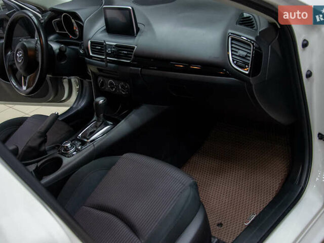 Белый Мазда 3, объемом двигателя 2 л и пробегом 164 тыс. км за 11500 $, фото 10 на Automoto.ua