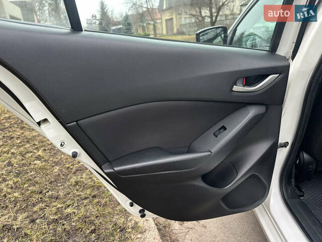 Белый Мазда 3, объемом двигателя 2 л и пробегом 173 тыс. км за 8700 $, фото 43 на Automoto.ua