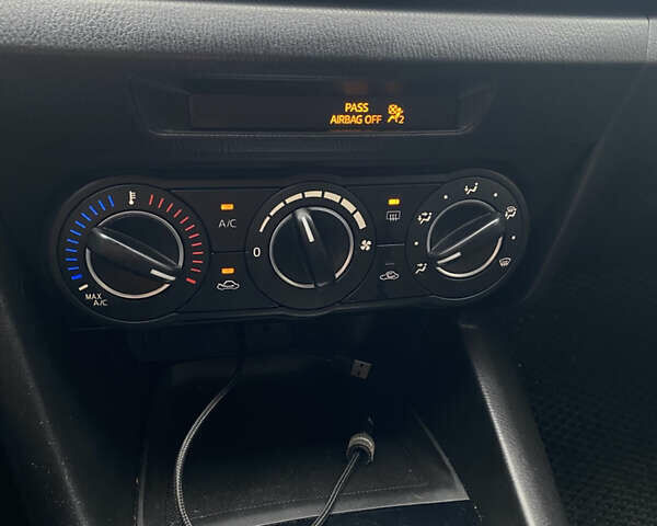 Білий Мазда 3, об'ємом двигуна 2 л та пробігом 175 тис. км за 9000 $, фото 38 на Automoto.ua