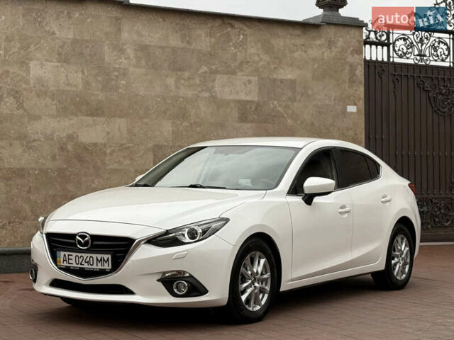 Белый Мазда 3, объемом двигателя 1.5 л и пробегом 98 тыс. км за 14300 $, фото 2 на Automoto.ua