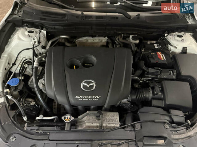 Белый Мазда 3, объемом двигателя 2 л и пробегом 114 тыс. км за 10900 $, фото 24 на Automoto.ua