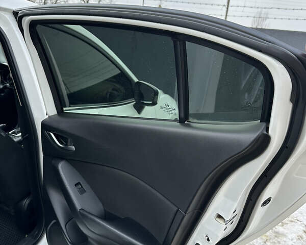 Білий Мазда 3, об'ємом двигуна 1.5 л та пробігом 177 тис. км за 11700 $, фото 24 на Automoto.ua