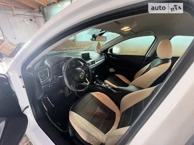 Білий Мазда 3, об'ємом двигуна 1.5 л та пробігом 159 тис. км за 10000 $, фото 5 на Automoto.ua