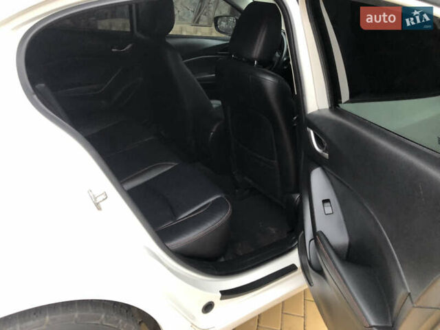 Белый Мазда 3, объемом двигателя 2 л и пробегом 160 тыс. км за 10500 $, фото 14 на Automoto.ua