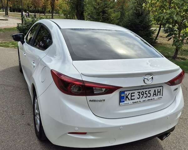 Белый Мазда 3, объемом двигателя 1.5 л и пробегом 140 тыс. км за 11999 $, фото 8 на Automoto.ua