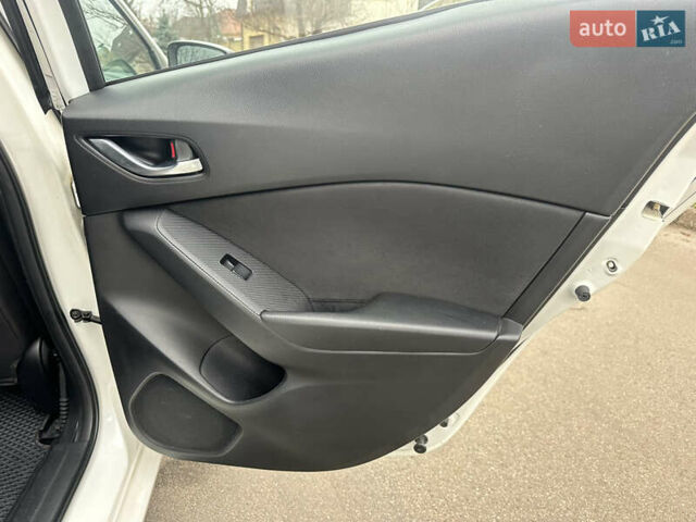 Белый Мазда 3, объемом двигателя 2 л и пробегом 173 тыс. км за 8700 $, фото 45 на Automoto.ua