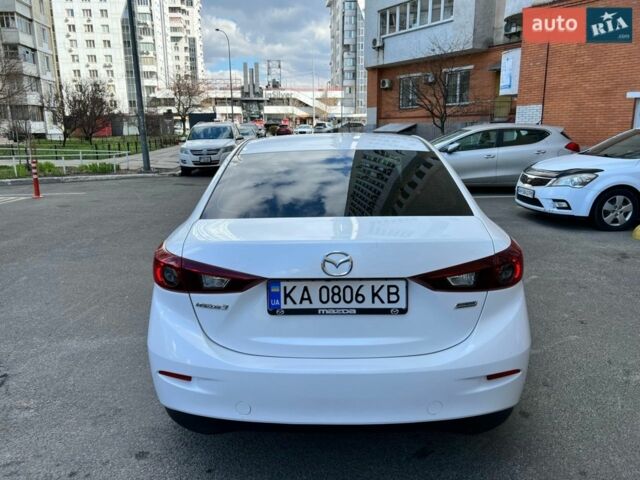 Белый Мазда 3, объемом двигателя 2 л и пробегом 165 тыс. км за 10200 $, фото 9 на Automoto.ua