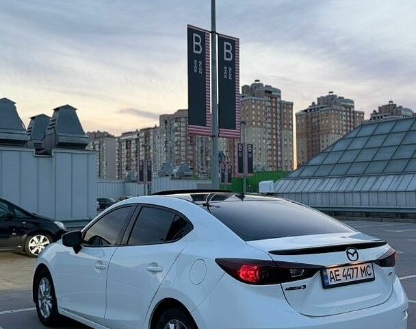 Белый Мазда 3, объемом двигателя 2 л и пробегом 178 тыс. км за 11200 $, фото 4 на Automoto.ua
