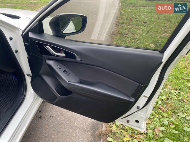 Білий Мазда 3, об'ємом двигуна 2 л та пробігом 175 тис. км за 9000 $, фото 15 на Automoto.ua