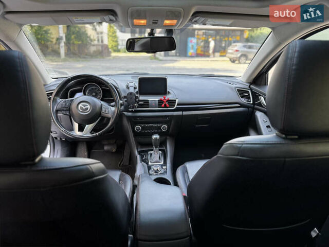 Белый Мазда 3, объемом двигателя 2 л и пробегом 132 тыс. км за 12000 $, фото 9 на Automoto.ua
