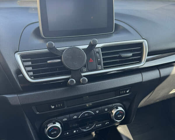 Белый Мазда 3, объемом двигателя 1.5 л и пробегом 140 тыс. км за 10900 $, фото 5 на Automoto.ua