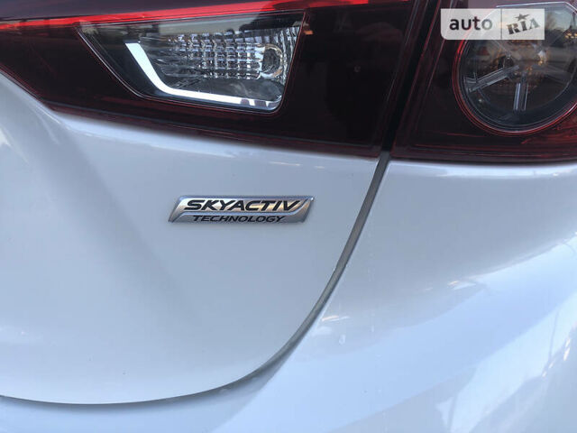 Белый Мазда 3, объемом двигателя 2 л и пробегом 118 тыс. км за 11000 $, фото 7 на Automoto.ua