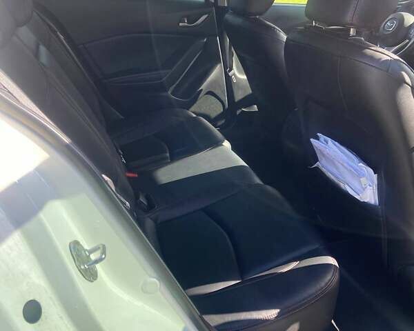 Белый Мазда 3, объемом двигателя 2 л и пробегом 166 тыс. км за 12500 $, фото 15 на Automoto.ua