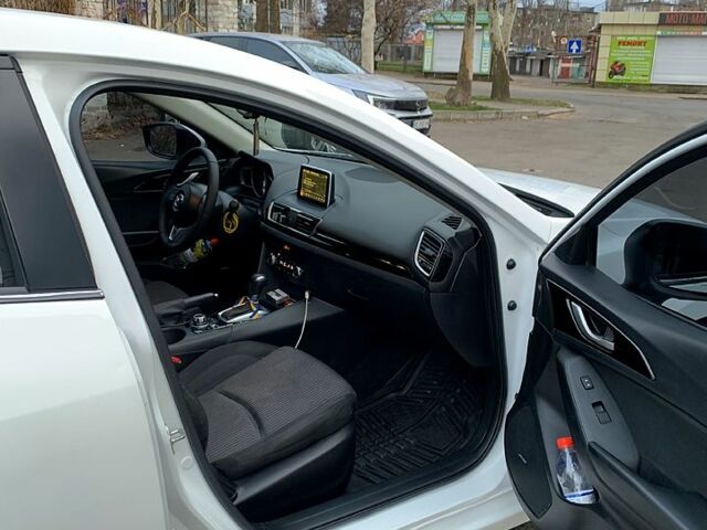 Білий Мазда 3, об'ємом двигуна 2 л та пробігом 201 тис. км за 11800 $, фото 5 на Automoto.ua