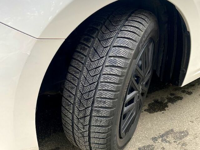 Білий Мазда 3, об'ємом двигуна 2 л та пробігом 60 тис. км за 13000 $, фото 11 на Automoto.ua