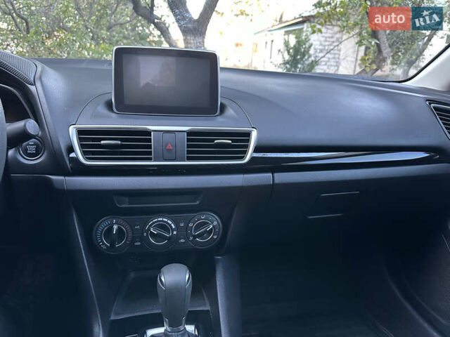 Білий Мазда 3, об'ємом двигуна 2 л та пробігом 52 тис. км за 12000 $, фото 14 на Automoto.ua