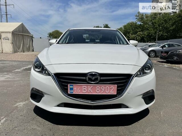 Белый Мазда 3, объемом двигателя 0 л и пробегом 48 тыс. км за 10900 $, фото 1 на Automoto.ua