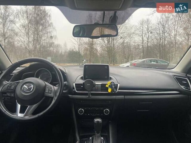 Белый Мазда 3, объемом двигателя 2 л и пробегом 167 тыс. км за 10500 $, фото 6 на Automoto.ua