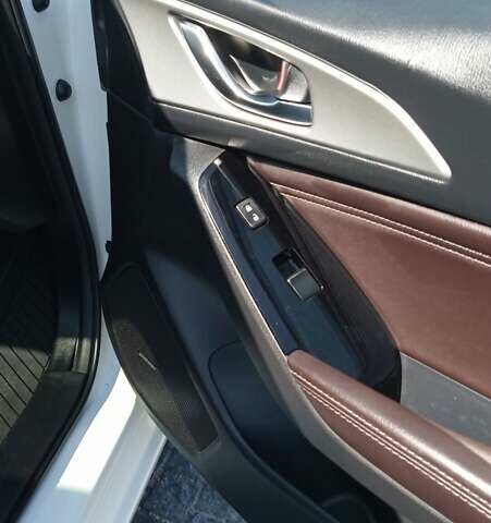 Белый Мазда 3, объемом двигателя 2 л и пробегом 126 тыс. км за 14500 $, фото 4 на Automoto.ua