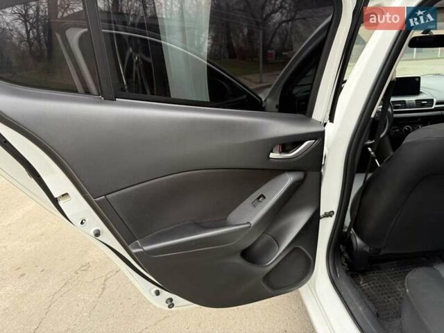 Белый Мазда 3, объемом двигателя 2 л и пробегом 142 тыс. км за 9000 $, фото 11 на Automoto.ua