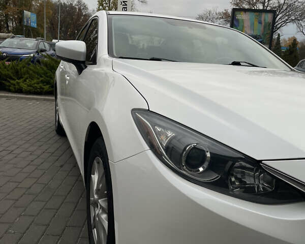 Белый Мазда 3, объемом двигателя 2 л и пробегом 168 тыс. км за 11100 $, фото 4 на Automoto.ua