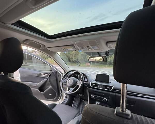 Білий Мазда 3, об'ємом двигуна 2 л та пробігом 178 тис. км за 12900 $, фото 15 на Automoto.ua