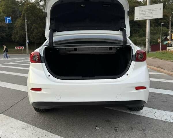 Білий Мазда 3, об'ємом двигуна 2 л та пробігом 178 тис. км за 12900 $, фото 5 на Automoto.ua