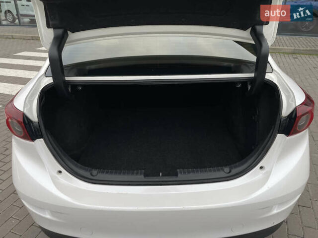 Белый Мазда 3, объемом двигателя 2 л и пробегом 168 тыс. км за 11100 $, фото 26 на Automoto.ua