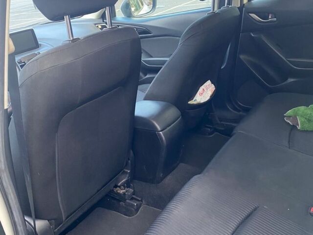 Білий Мазда 3, об'ємом двигуна 2 л та пробігом 160 тис. км за 10000 $, фото 6 на Automoto.ua