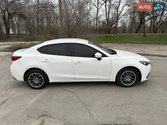 Белый Мазда 3, объемом двигателя 2 л и пробегом 142 тыс. км за 9000 $, фото 2 на Automoto.ua
