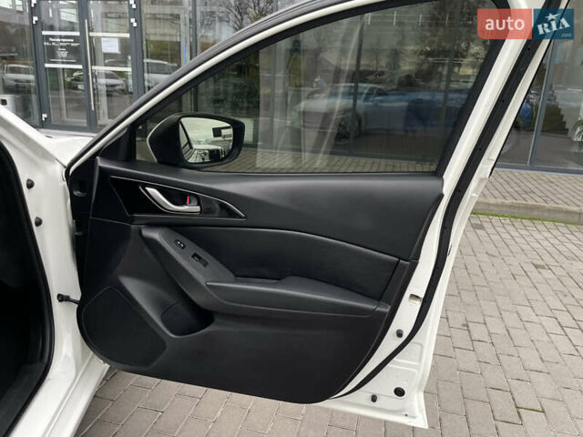 Белый Мазда 3, объемом двигателя 2 л и пробегом 168 тыс. км за 11100 $, фото 25 на Automoto.ua