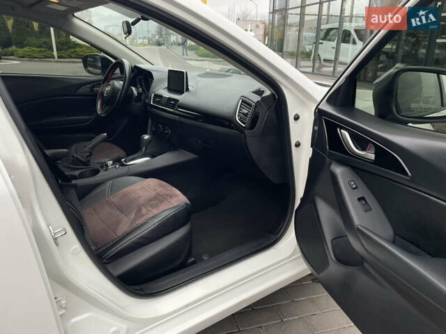 Белый Мазда 3, объемом двигателя 2 л и пробегом 168 тыс. км за 11100 $, фото 18 на Automoto.ua