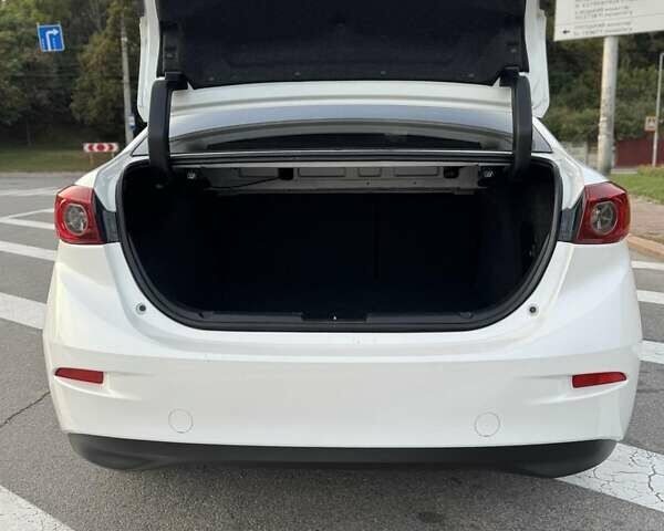 Білий Мазда 3, об'ємом двигуна 2 л та пробігом 178 тис. км за 12900 $, фото 6 на Automoto.ua