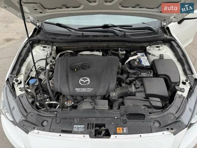 Белый Мазда 3, объемом двигателя 2 л и пробегом 142 тыс. км за 9000 $, фото 17 на Automoto.ua