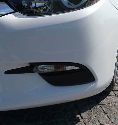 Белый Мазда 3, объемом двигателя 2 л и пробегом 126 тыс. км за 14500 $, фото 3 на Automoto.ua