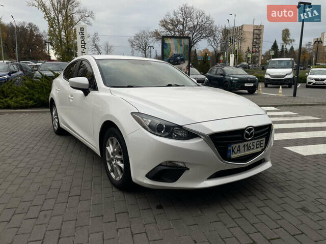 Белый Мазда 3, объемом двигателя 2 л и пробегом 168 тыс. км за 11100 $, фото 3 на Automoto.ua