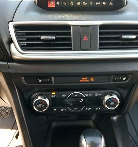 Белый Мазда 3, объемом двигателя 2 л и пробегом 126 тыс. км за 14500 $, фото 5 на Automoto.ua