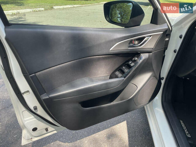 Білий Мазда 3, об'ємом двигуна 1.6 л та пробігом 116 тис. км за 13000 $, фото 8 на Automoto.ua