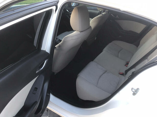 Белый Мазда 3, объемом двигателя 2 л и пробегом 118 тыс. км за 11000 $, фото 11 на Automoto.ua