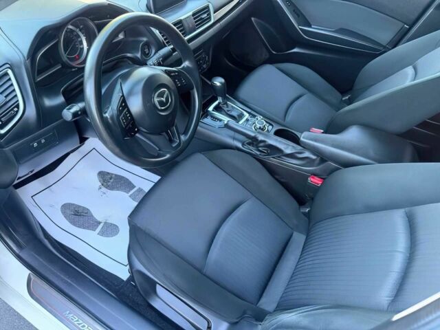 Білий Мазда 3, об'ємом двигуна 2 л та пробігом 107 тис. км за 6894 $, фото 5 на Automoto.ua