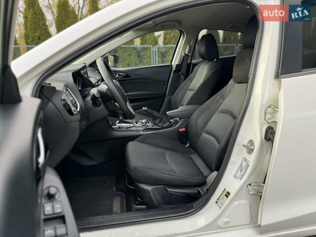 Білий Мазда 3, об'ємом двигуна 2 л та пробігом 161 тис. км за 10000 $, фото 14 на Automoto.ua