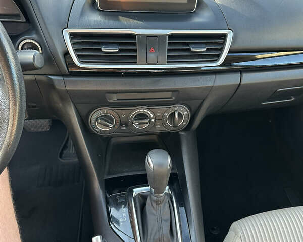 Білий Мазда 3, об'ємом двигуна 2 л та пробігом 156 тис. км за 10799 $, фото 23 на Automoto.ua