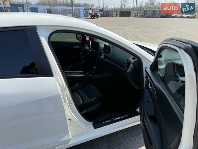 Белый Мазда 3, объемом двигателя 2 л и пробегом 87 тыс. км за 12500 $, фото 18 на Automoto.ua