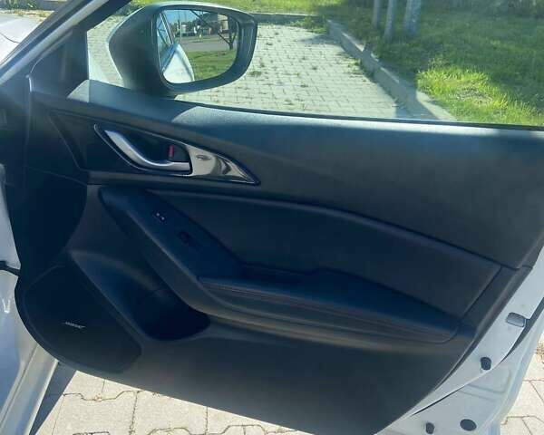 Білий Мазда 3, об'ємом двигуна 2 л та пробігом 166 тис. км за 12900 $, фото 13 на Automoto.ua