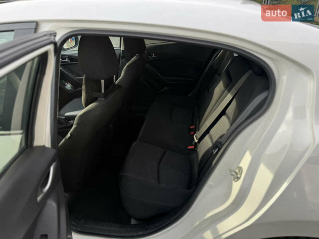 Білий Мазда 3, об'ємом двигуна 2 л та пробігом 161 тис. км за 10000 $, фото 19 на Automoto.ua