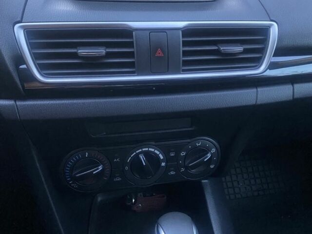 Белый Мазда 3, объемом двигателя 2 л и пробегом 111 тыс. км за 12500 $, фото 17 на Automoto.ua