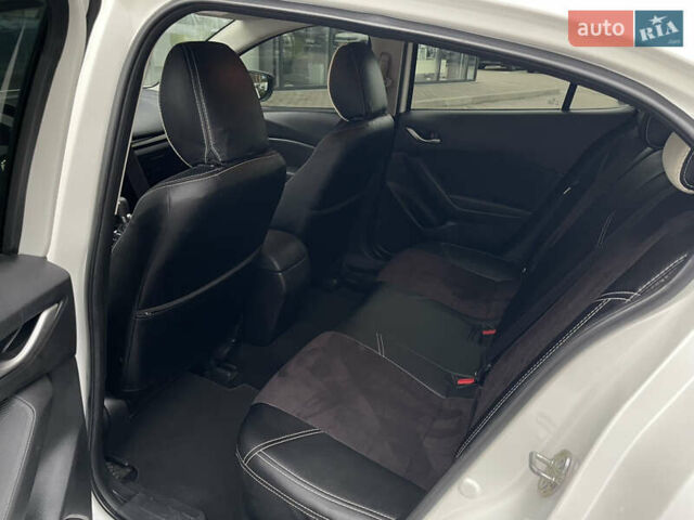 Белый Мазда 3, объемом двигателя 2 л и пробегом 168 тыс. км за 11100 $, фото 24 на Automoto.ua